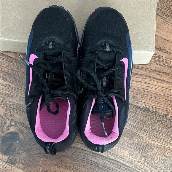 Nike Black and Pink Sneakers - Picture 2 of 6